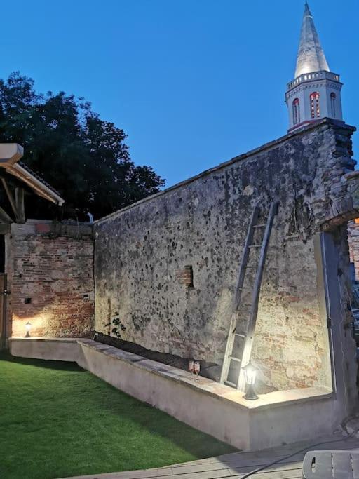 Gite Le Jardin Secret Et Gite Au Temps Suspendu Montpezat  Exterior photo