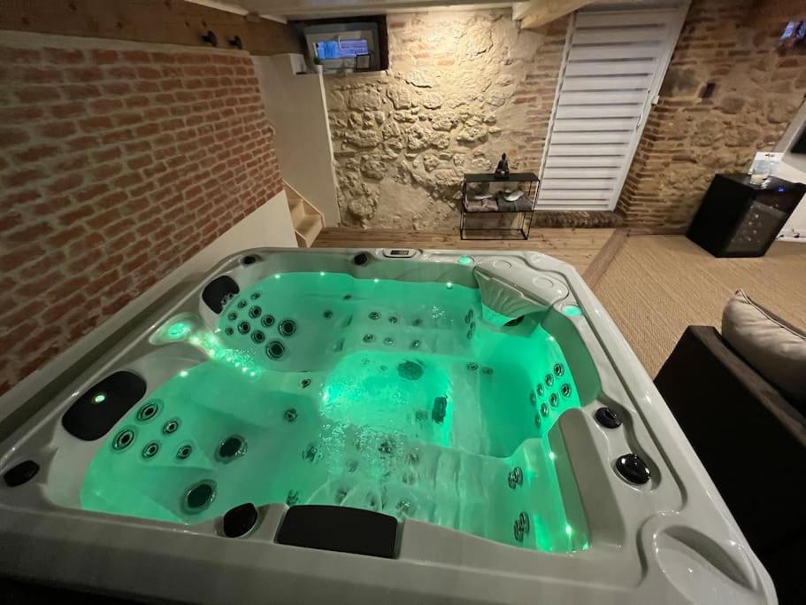 Gite Le Jardin Secret Et Gite Au Temps Suspendu Montpezat  Exterior photo